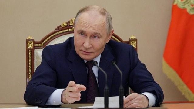 Archivo - El presidente de Rusia, Vladimir Putin, durante una reunión en el Kremlin en noviembre de 2025 (archivo)