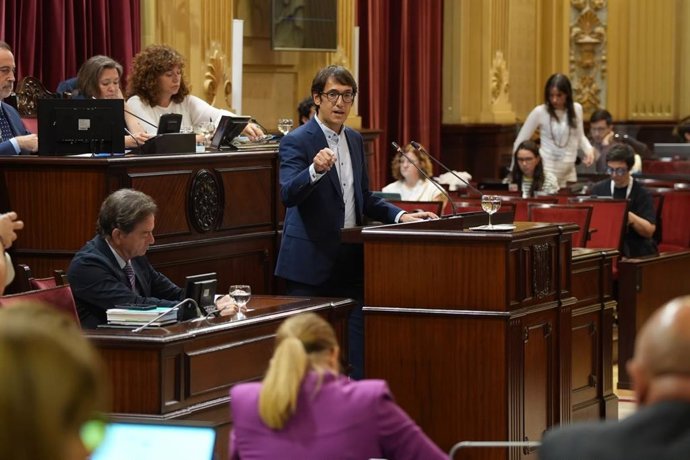 El portavoz del PSIB en el Parlament, Iago Negueruela, en la segunda jornada del Debate de Política General