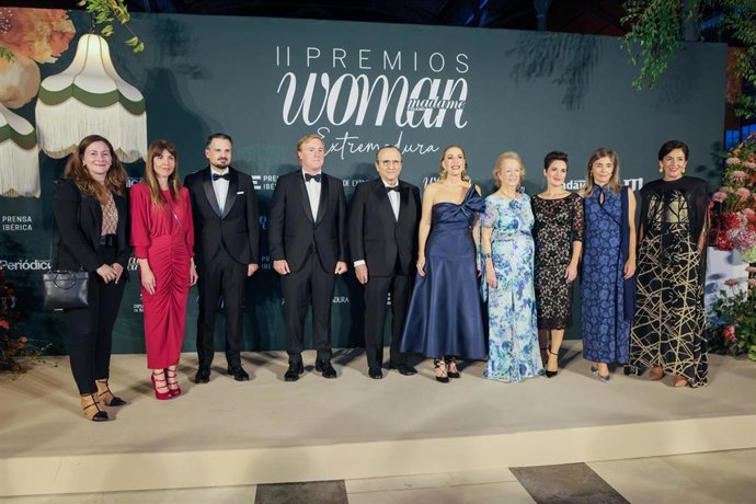 Autoridades en los II Premios Woman Extremadura