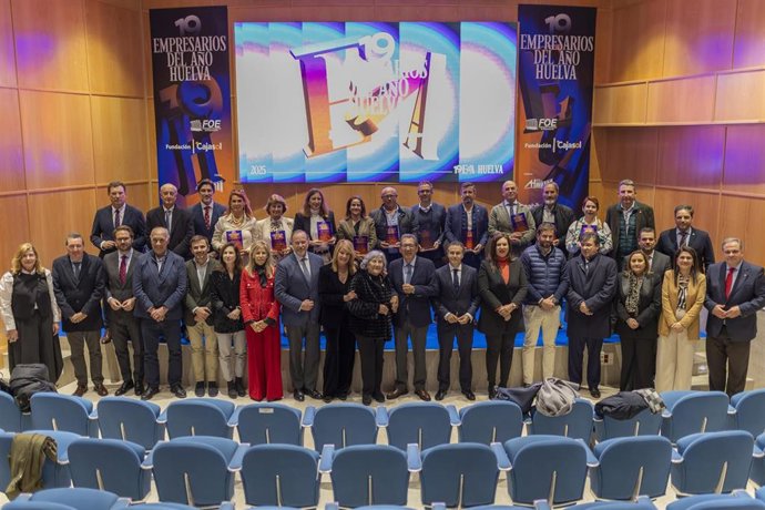 Archivo - Foto de familia de la entrega de los Premios Empresarios del Año de Huelva 2025.