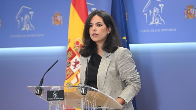 La portavoz de Vox en el Congreso, Pepa Millán, durante una rueda de prensa, en el Congreso.