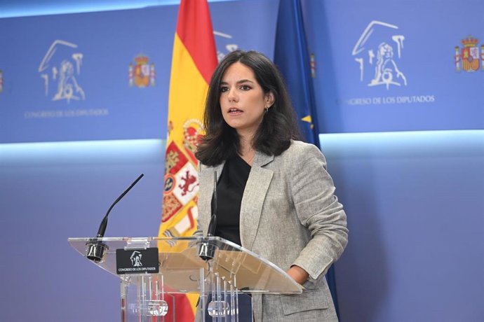 La portavoz de Vox en el Congreso, Pepa Millán, durante una rueda de prensa, en el Congreso.