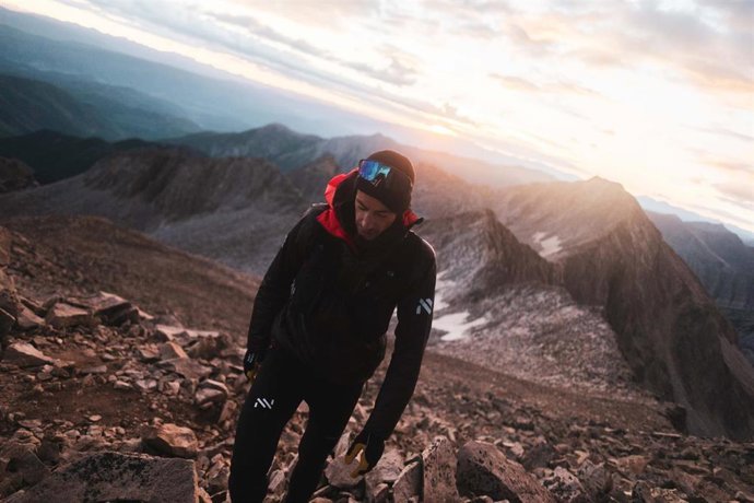 Archivo - NNormal ha amplado su oferta técnica de montaña con su primera cápsula Alpine, testada por el deportista Kylian Jornet.