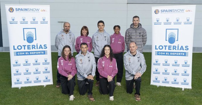 Archivo - Equipo y 'staff' de Mushing en una concentración en Madrid con el apoyo de Loterías y Apuestas del Estado