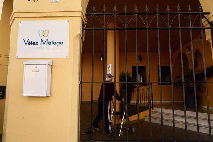 Imagen de la residencia donde han fallecido dos personas tras desplomarse un ascensor en una residencia de mayores de Vélez-Málaga