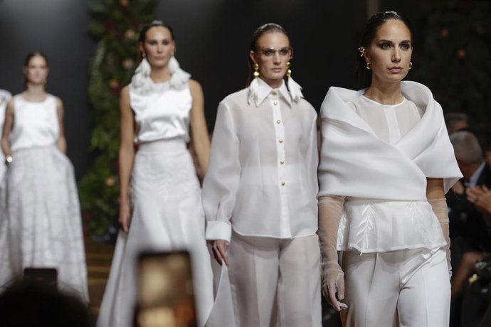 Seis diseñadores de Málaga de Moda "brillan" en Atelier Couture en Madrid
