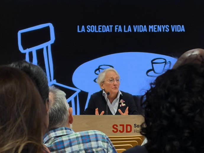 La presidenta del Observatorio Estatal de la Soledad No Deseada, Matilde Fernández, en su ponencia.