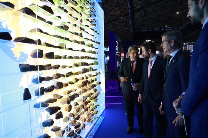 El consejero de Universidades, Industria, Energía e Innovación, Jorge Paradela, visita el Salón de la Minería de Sevilla ‘Mining and Minerals Hall 2026’. A 20 de octubre de 2026 en Sevilla (Andalucía, España). 