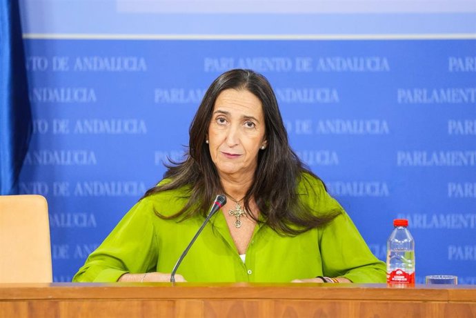 La portavoz adjunta del Grupo Parlamentario VOX, Paula Badanelli, durante la ronda de ruedas de prensa de portavoces de los grupos parlamentarios en el Parlamento de Andalucía. A 21 de octubre de 2026 en Sevilla (Andalucía, España). Los portavoces de los 