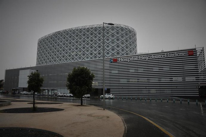 Archivo - Archivo.- Fachada y zonas exteriores del Hospital Rey Juan Carlos 