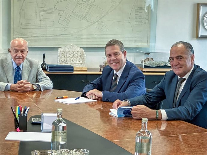 El presidente de Castilla-La Mancha, Emiliano García-Page, visita en la localidad italiana de Spresiano, la sede de Fassa Bortolo (Grupo Fassa), fabricante italiano de materiales de construcción, y mantiene una reunión de trabajo con sus responsables.