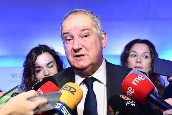 El ministro de Industria y Turismo, Jordi Hereu, atiende a los medios durante la inauguración de la VI Convención Turespaña, en el Palacio de Congresos de Zaragoza, a 21 de octubre de 2026, en Zaragoza, Aragón (España). Este evento anual es el principal p