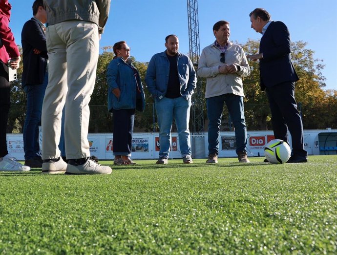 Sevilla.-DipuSevilla.-Renovado el campo de fútbol 11 de Villaverde del Río con aportación de 300.000 euros de Diputación