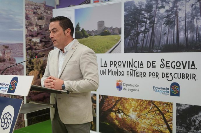 El diputado de Turismo de Segovia, Javier Figueredo, en la presentación del XI Concurso de Fotografía Turística