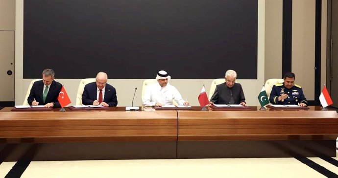 Turquía, Qatar, Pakistán e Indonesia han firmado este miércoles un memorando de entendimiento sobre industria de Defensa.