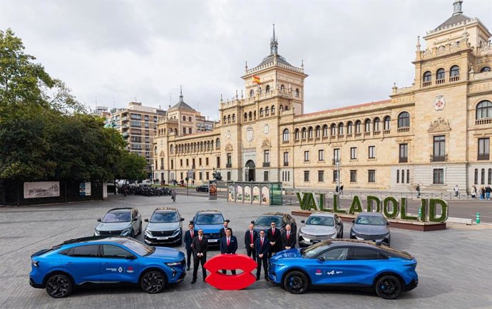 Presentación de los coches de Renault que prestarán servicio en la Seminici.