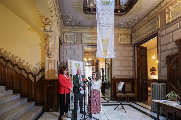 Inaguración de la exposición 'Divino femenino. Ninfas, diosas y místicas en el arte' en la Casa Museo Modernista de Novelda