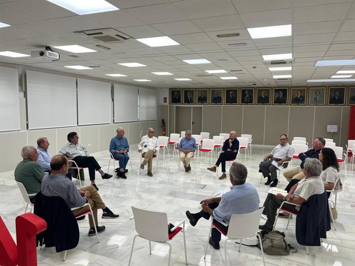 Reunión sobre las necesidades de agua para riego en la Vega del Andarax, celebrada en la Cámara de Comercio de Almería.