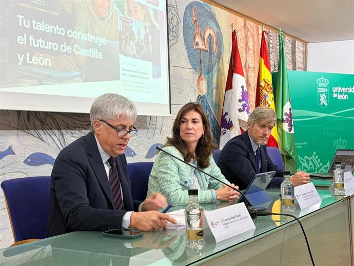 Presentación del 'Programa Universidad-Empresa TalentoCYL' en el Rectorado de la Universidad de León.