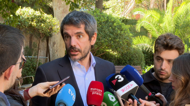 Urtasun ve una "operación para quitar el voto" a los nacionalizados por la 'ley