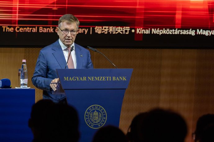 Archivo - BUDAPEST, Sept. 27, 2023  -- Gyorgy Matolcsy, governor of the National Bank of Hungary (MNB), addresses a seminar marking the 10th anniversary of the Belt and Road Initiative (BRI), in Budapest, Hungary, on Sept. 25, 2023. The China-proposed BRI