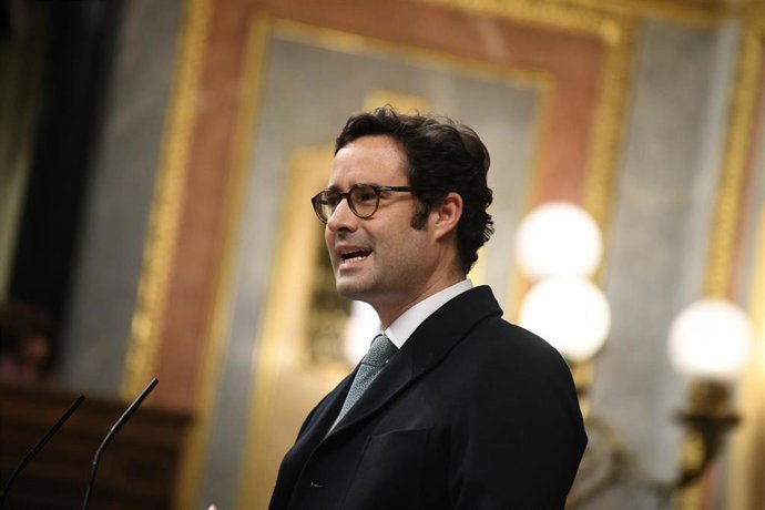 Archivo - El diputado de Vox, Ignacio Hoces, durante una sesión plenaria en el Congreso de los Diputados.