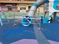El parque infantil de la plaza Monasterio de Yuso de Calahorra cerrado temporalmente por vandalismo