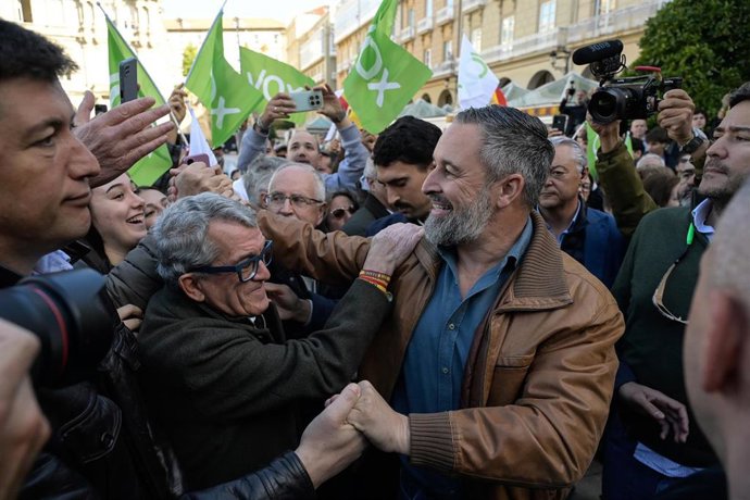 El presidente de Vox, Santiago Abascal, durante un acto en la Plaza de María Pita, a 21 de octubre de 2026, en A Coruña, Galicia.