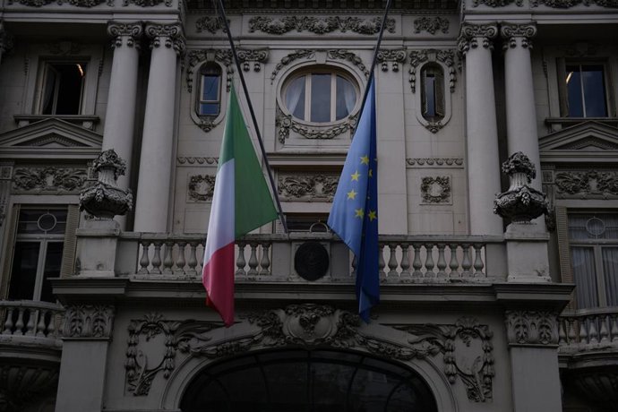 Archivo - Izado de la bandera en la embajada de Italia en Madrid, en Madrid (España)