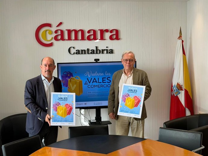 Álvaro Lavín y Miguel Ángel Cuerno en la presentación de la campaña Vale + Santander.-ARCHIVO