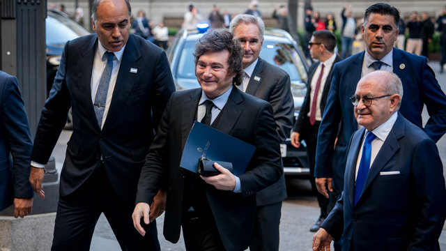 Exteriores ve "indigno" que Milei venga a España a insultar a Sánchez