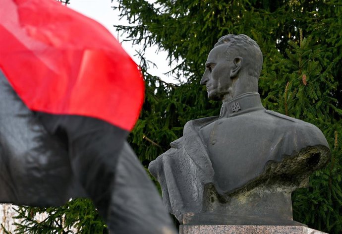 Archivo - Monumento a Roman Shujévich, líder del paramilitar Ejército Insurgente Ucraniano (UPA), en Leópolis, oeste de Ucrania.