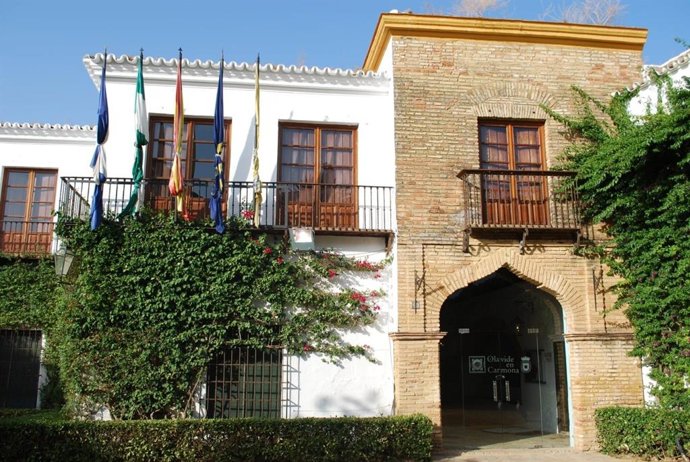 Archivo - La sede Olavide en Carmona-Rectora Rosario Valpuesta, situada en la casa palacio de Los Briones. Imagen de archivo. 