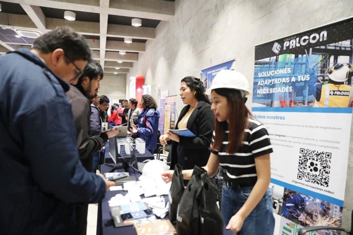 Archivo - Perú.- Siete de cada diez jóvenes trabajan en informalidad ¿Cómo impulsar el primer empleo?