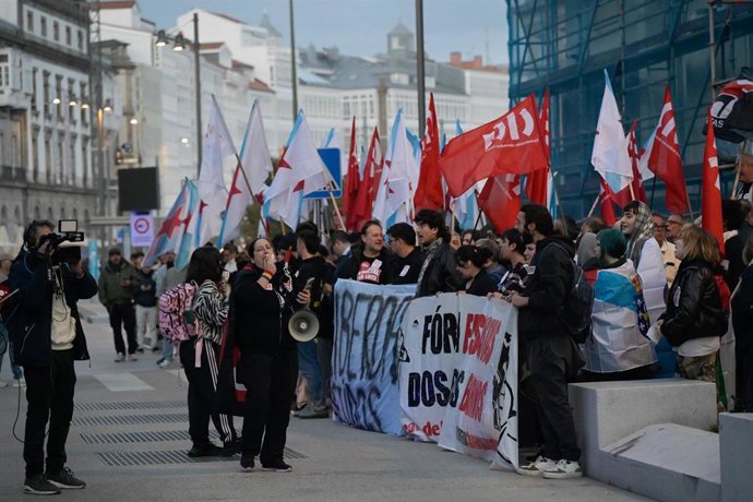 Protesta contra la "represión policial"  tras incidentes después de un acto de Vox