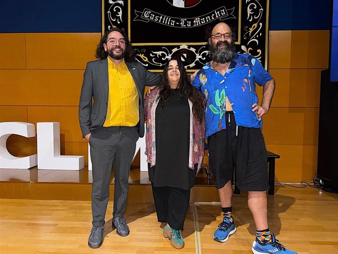 El cómico Ignatius Farray y la actriz Rosa Romero han sido los invitados del segundo encuentro Piel de Plátano de Humor y Artes Vivas organizado por la Facultad de Bellas Artes de Cuenca.