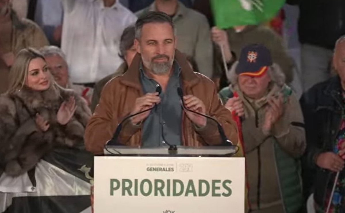 Abascal acusa a Sánchez de fomentar "milicias violentas"