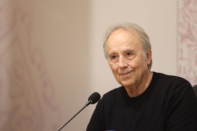 El cantautor y Premio Leteo 2026, Joan Manuel Serrat, en el Ayuntamiento de San Marcelo de la capital leonesa.