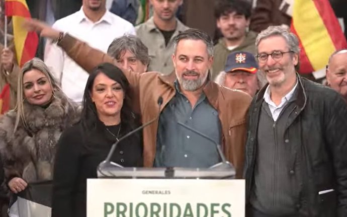 Santiago Abascal, en el centro