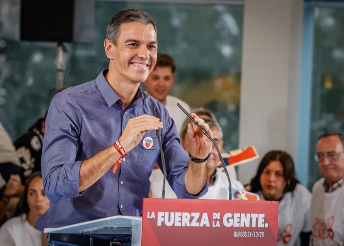 El presidente del Gobierno, Pedro Sánchez, interviene durante un acto de precampaña del PSOE, en Fórum Evolución, a 21 de octubre de 2026, en Burgos, Castilla y León (España). 
