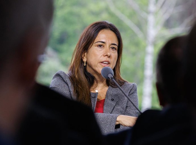 Archivo - Arquivo - 11 de junho de 2026, Naantali, Sudoeste da Finlândia, Finlândia: Naantali, Finlândia - 12/06/2026. Lana Bint Zaki Nusseibeh, Ministra de Estado dos Emirados Árabes Unidos, discursa para o público durante o evento “Potências Emergentes 