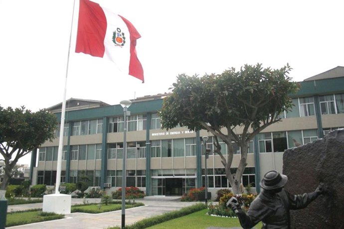 Perú.- Gobierno declara en proceso de reorganización al Ministerio de Energía y Minas