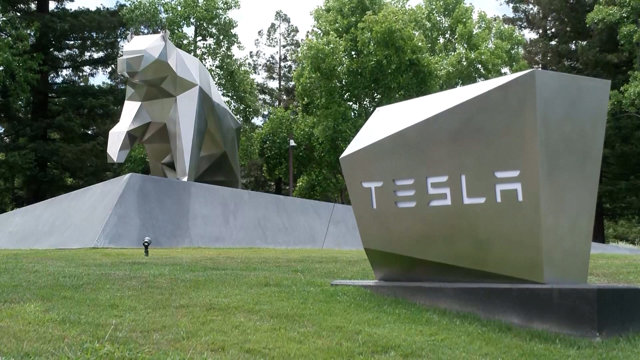 Tesla gana 715 millones de euros en el tercer trimestre, un 42% menos