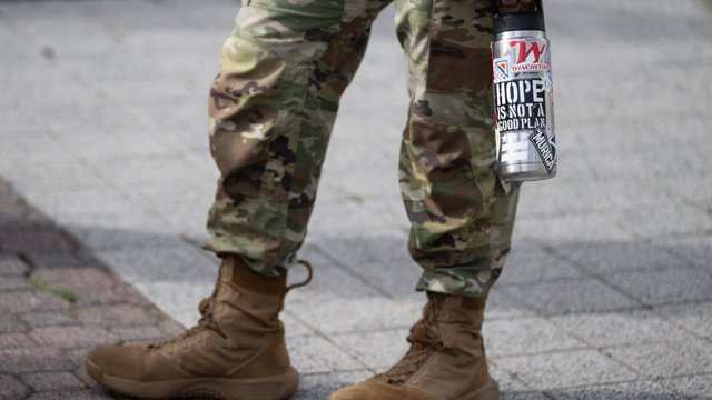 29 September 2026, Hesse, Wiesbaden: "Hope is not a good plan" is written on a US soldier's thermos at the Clay Barracks in Wiesbaden. A large-scale strategic exercise of NATO's "Eastern Flank Deterrence Initiative" (EFDI) is taking place here. This conce