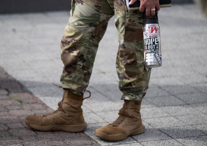 29 de setembro de 2026, Hesse, Wiesbaden: “A esperança não é um bom plano” está escrito na garrafa térmica de um soldado americano no Quartel Clay, em Wiesbaden. Um exercício estratégico em grande escala da “Iniciativa de Dissuasão do Flanco Oriental” (EF