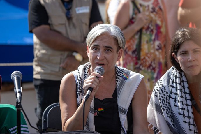 Archivo - August 31, 2025, Barcelona, Spain: Ada Colau, Catalan politician speaks during a press conference before the farewell of the Global Sunat Flotilla at the Port of Barcelona. The Global Sunat Flotilla is setting sail from the Mediterranean to conf