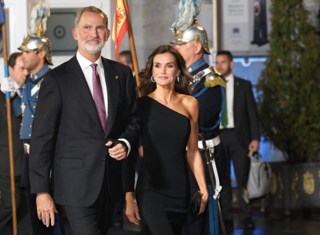 Los 6 looks de la reina Letizia en los Premios Princesa de Asturias que anticipan su próximo estilismo