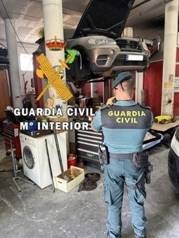 La Guardia Civil desmantela dos talleres clandestinos ubicados en una finca rústica de Coín (Málaga)