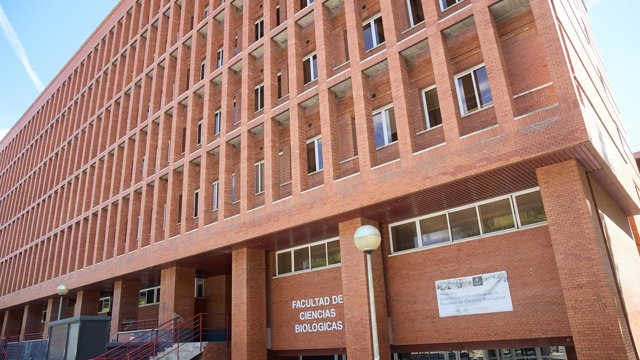 Archivo - Fachada de la Facultad de Ciencias Biológicas de la Universidad Complutense de Madrid (UCM), a 3 de mayo de 2024, en Madrid (España). La Facultad de Ciencias Biológicas de la UCM, que comparte edificio con la Facultad de Ciencias Geológicas, se