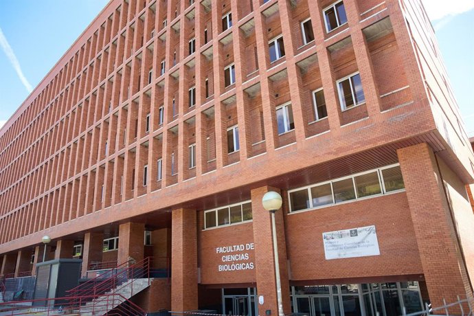 Archivo - Fachada de la Facultad de Ciencias Biológicas de la Universidad Complutense de Madrid (UCM), a 3 de mayo de 2024, en Madrid (España). La Facultad de Ciencias Biológicas de la UCM, que comparte edificio con la Facultad de Ciencias Geológicas, se 